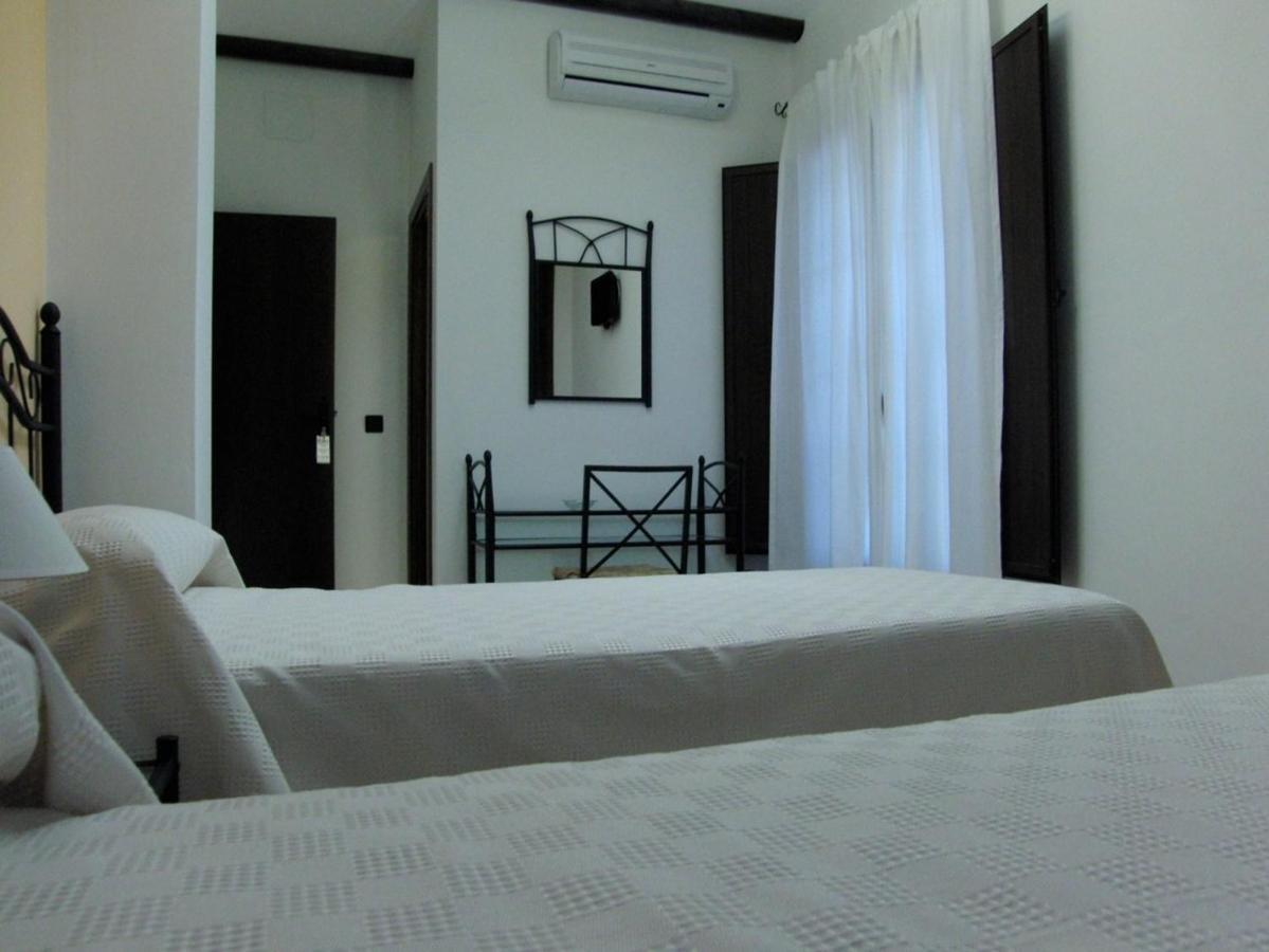 Hotel El Romeral Almaden de la Plata Room photo